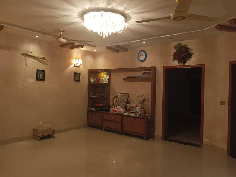 Spacious 5-Bed 10 Marla House for Rent in Prime Location Behria Town Lahore 0