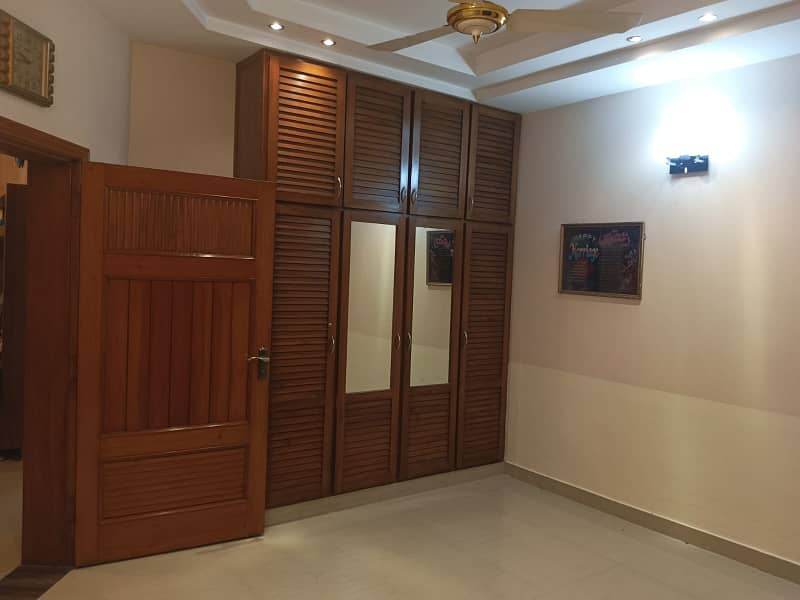 Spacious 5-Bed 10 Marla House for Rent in Prime Location Behria Town Lahore 6