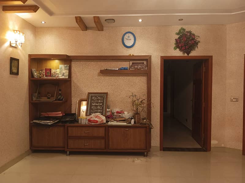 Spacious 5-Bed 10 Marla House for Rent in Prime Location Behria Town Lahore 8