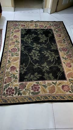 center piece carpet in very good condition like new