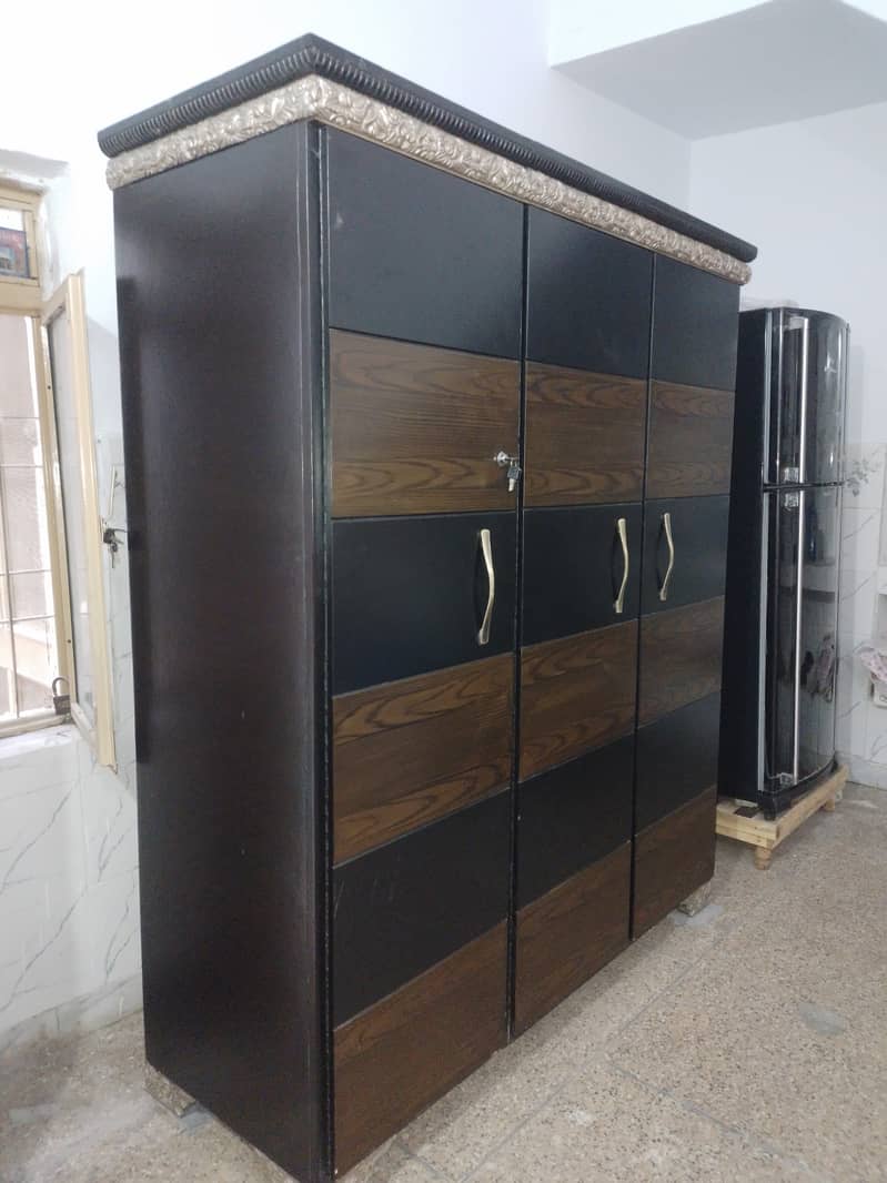 Lakri ke Almari/ Wooden Wardrobe/ Used Almirah 1