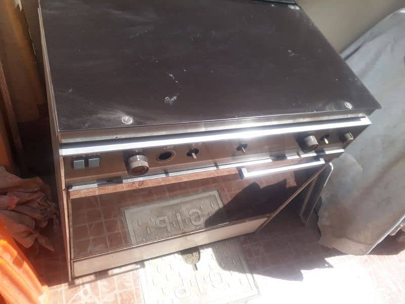 5 burners with oven stove for sale used and gud condition 1