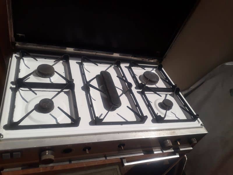 5 burners with oven stove for sale used and gud condition 2