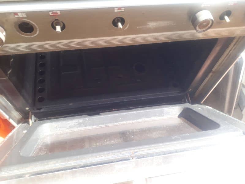 5 burners with oven stove for sale used and gud condition 3