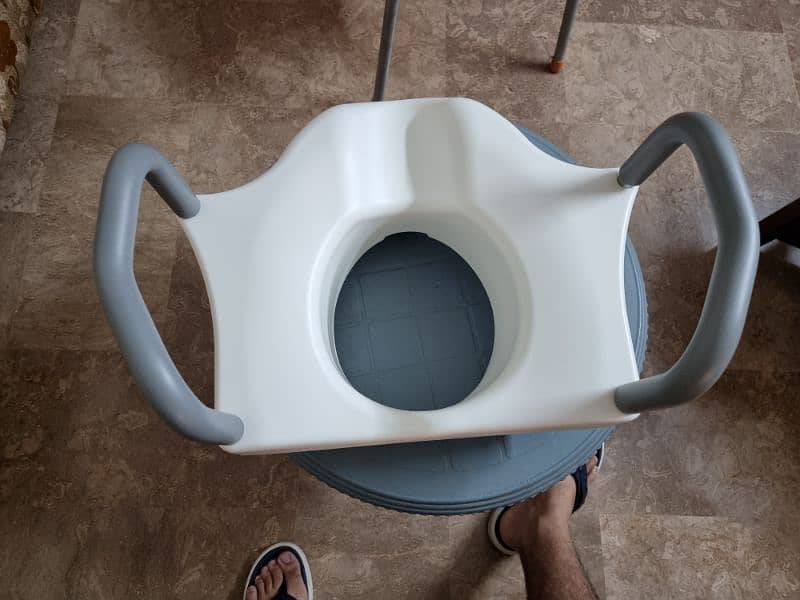 Secure Ages Toilet Seat CA671 (For Disable Person) 3