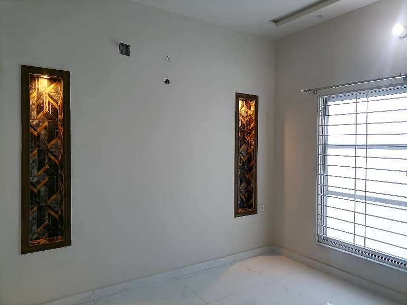 House 5 Marla For rent In Wapda City 3