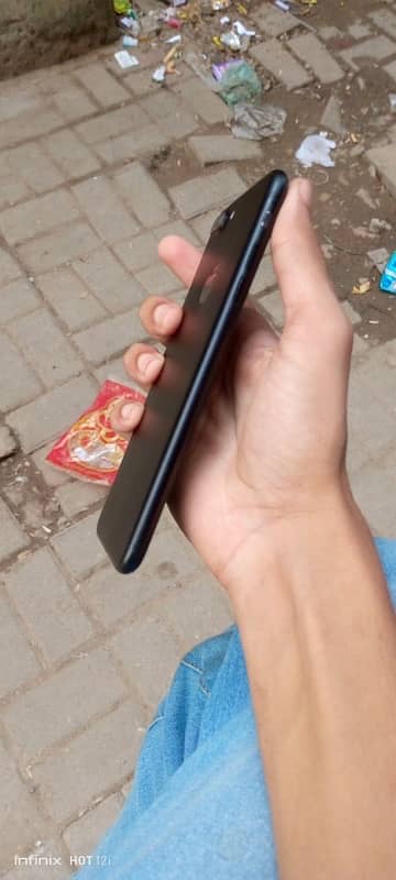 i am selling iphone 7plus non pta 2