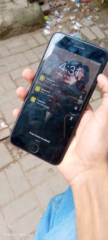 i am selling iphone 7plus non pta 4