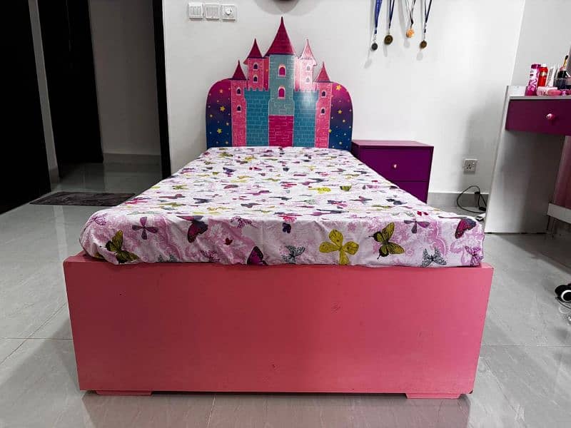 Princess-Themed Pink Bed - INCLUDING MATTRESS 2