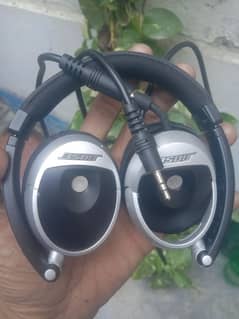 Bose on-ear headphone 100% Orignal like new