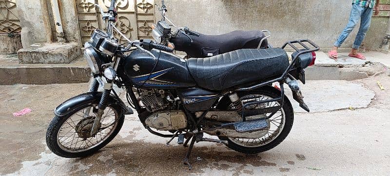 suzuki 150 black color 16-04-14 ki register hai 2