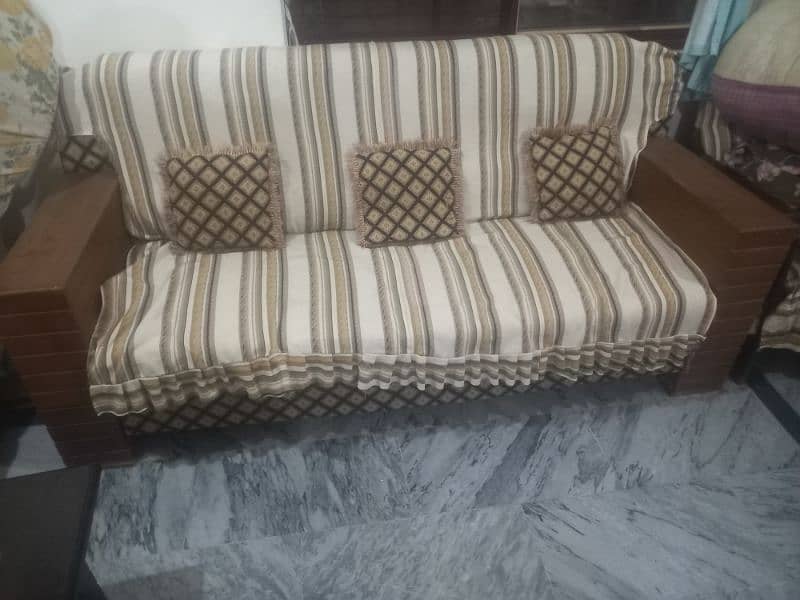 sofa in new condition 03360552673 5