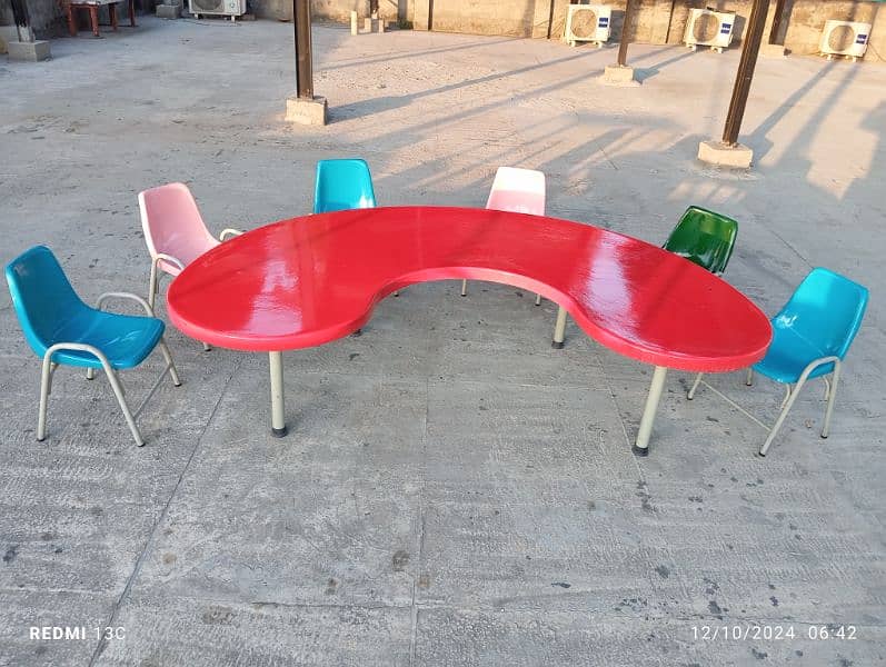 kids table and chairs 0