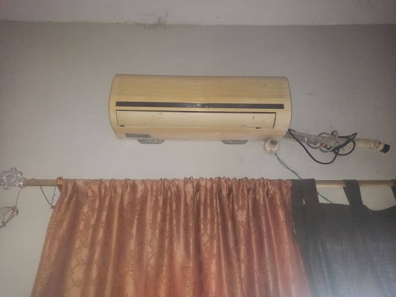 t c l 1 ton split Ac 0