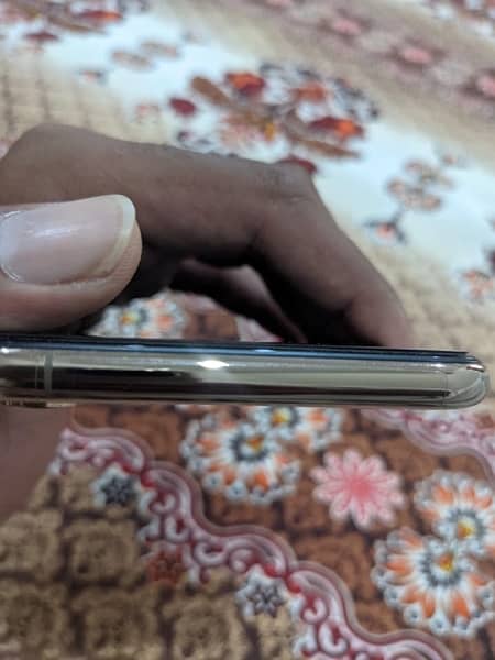 iPhone xs max 256gb 10/10 not single scratch 4