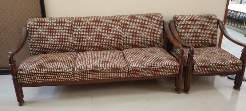 5-Seater Wooden Sofa Set in Excellent Condition 0