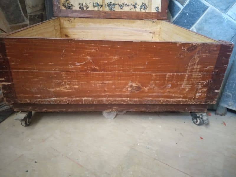 wooden storage box in excellent condition 2