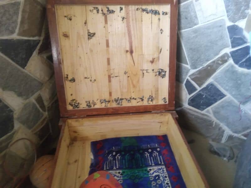 wooden storage box in excellent condition 4