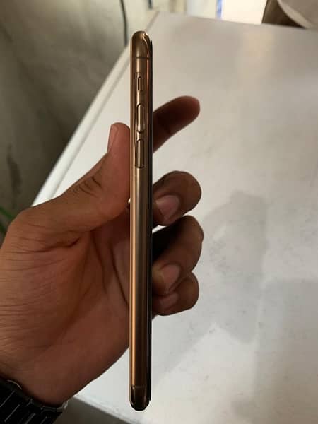 iphone 11 pro max non pta non active fu contect call  wats 03217151289 5