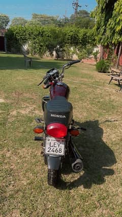 honda 125 Red