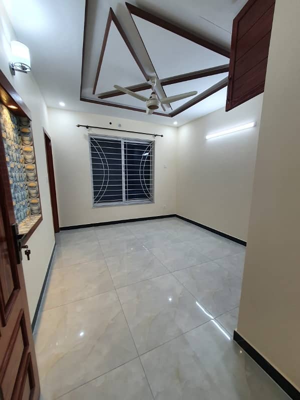 14 Marlas Tile Flooring Upper Portion With Servant Near Market &Amp; Park G-13/4 9