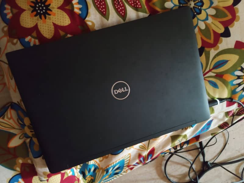 Dell Latitude / 8GB 256Hard / i7 5th generation 4