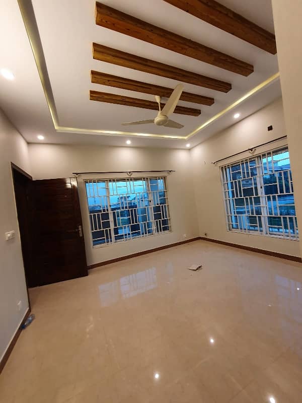 7 Marlas New Basement Available For Rent In G-13 11