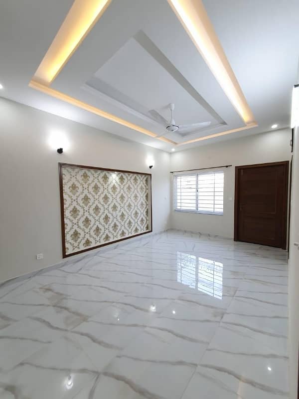 7 Marlas New Ground Floor With Gas & Boring Near Park and Market G-13/2 5