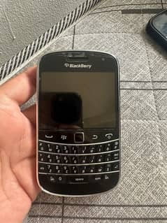 BlackBerry bold for sale almost new phone with box and charger