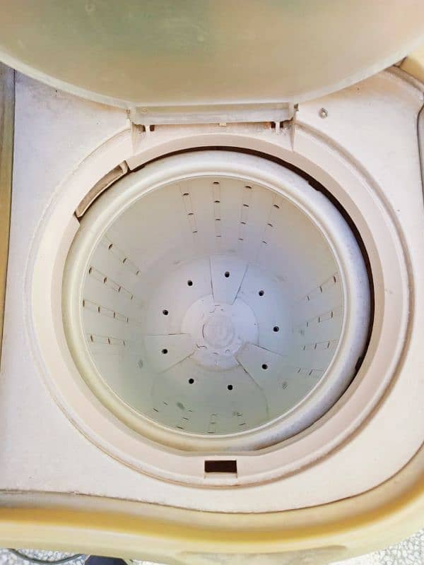 Haier washing machine (medium size) 1