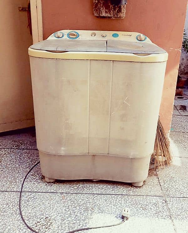 Haier washing machine (medium size) 2