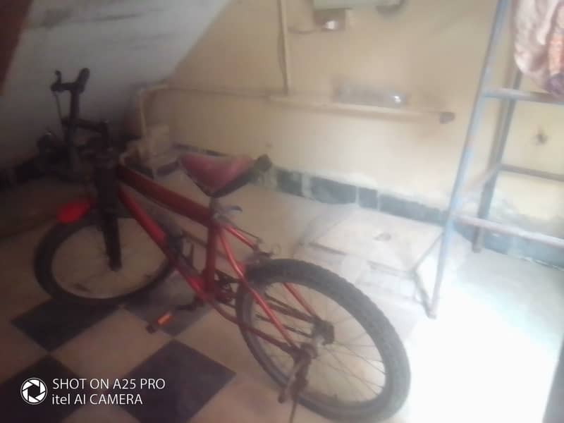 Good condition bike cycle and 15 years child 6