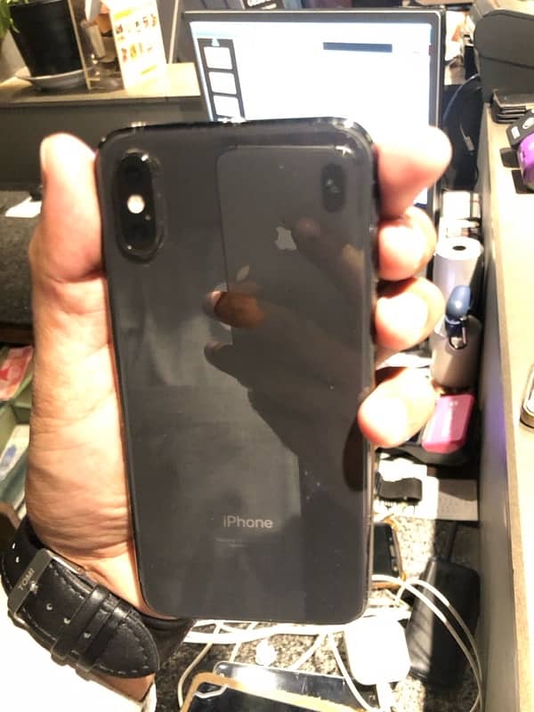 iPhone xs 64 gb pta approved 3