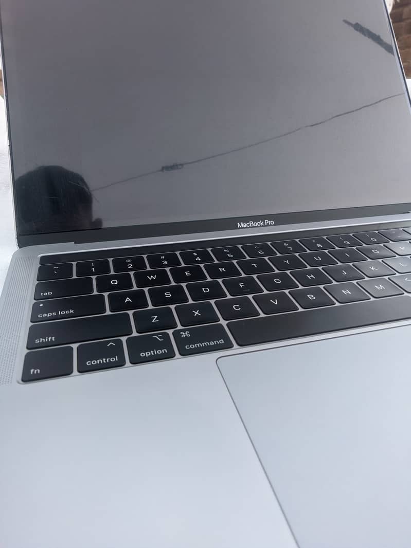 Macbook Pro 2018 8gb 256gb (Read Ad) 1