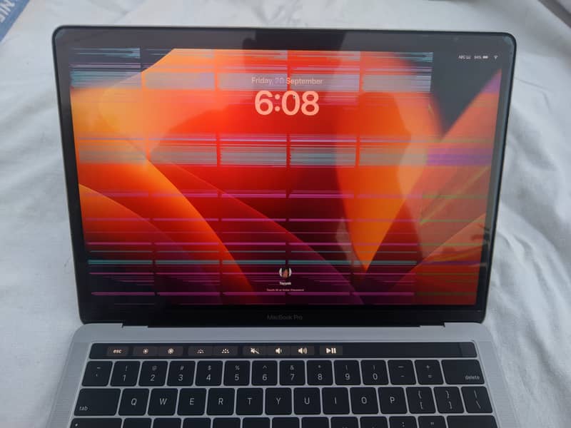 Macbook Pro 2018 8gb 256gb (Read Ad) 2