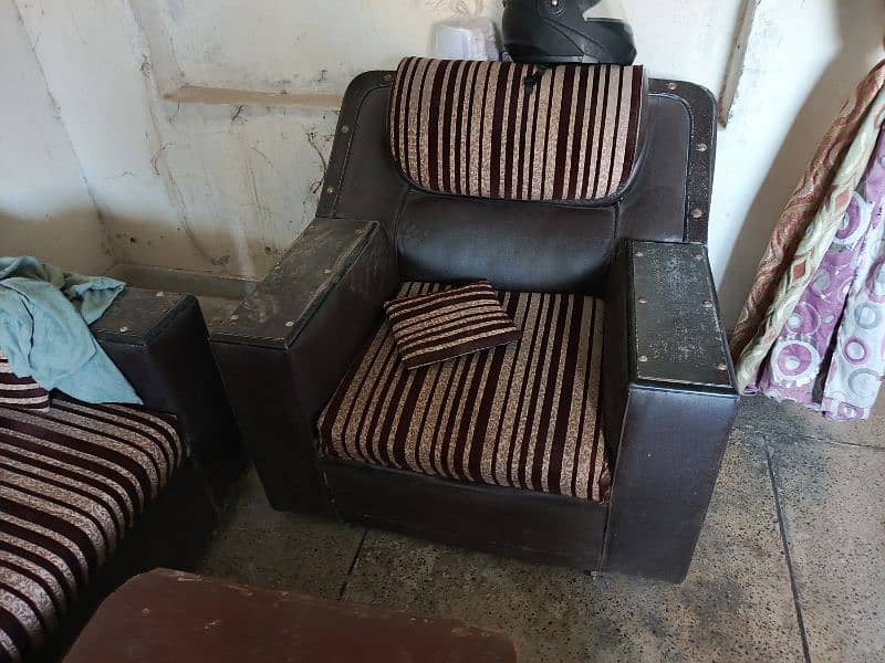 fancy sofa set 5 seater for sale urgent 1