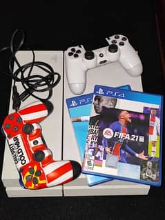 PlayStation 4 | 500 GB | 2 Controllers