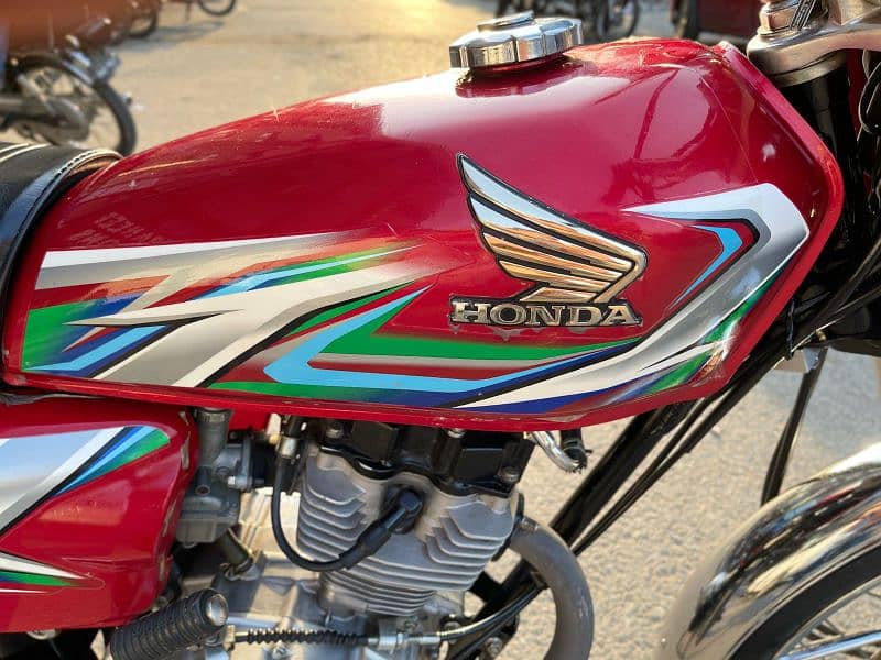 i am selling my bike Honda 125 2023/22 0/3/0/2/1/0/1/4/0/7/4 2