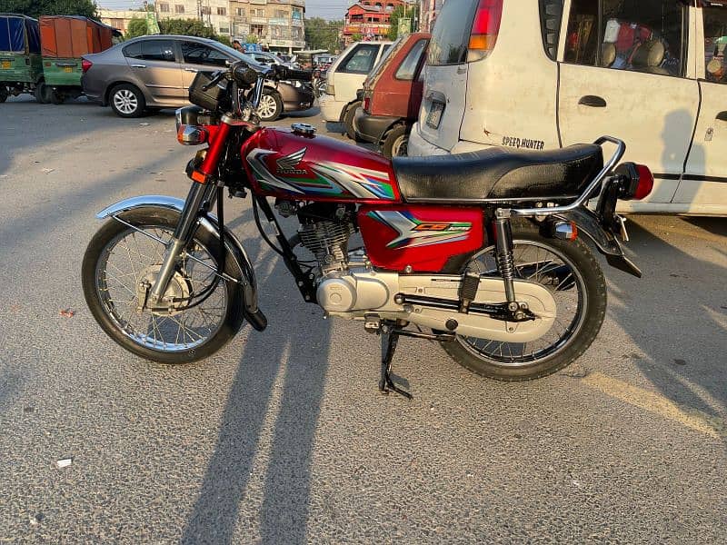 i am selling my bike Honda 125 2023/22 0/3/0/2/1/0/1/4/0/7/4 4