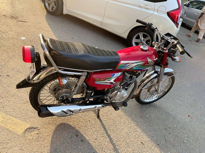 i am selling my bike Honda 125 2023/22 0/3/0/2/1/0/1/4/0/7/4 8