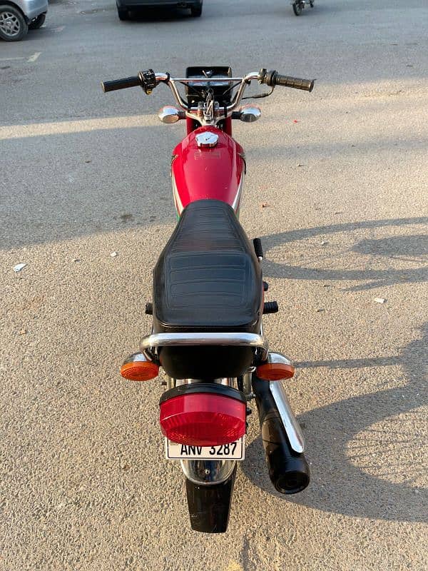 i am selling my bike Honda 125 2023/22 0/3/0/2/1/0/1/4/0/7/4 10