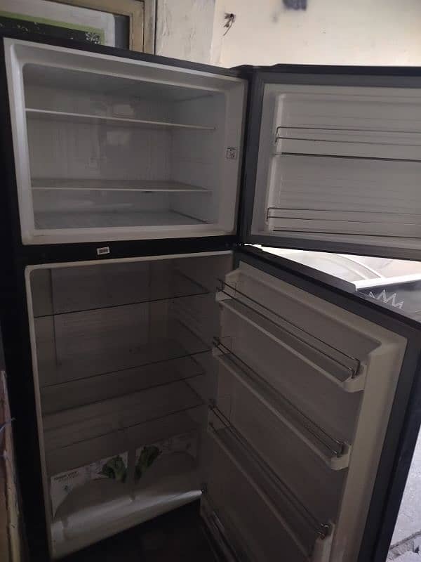 Dawlance fridge for sale in good condition 1