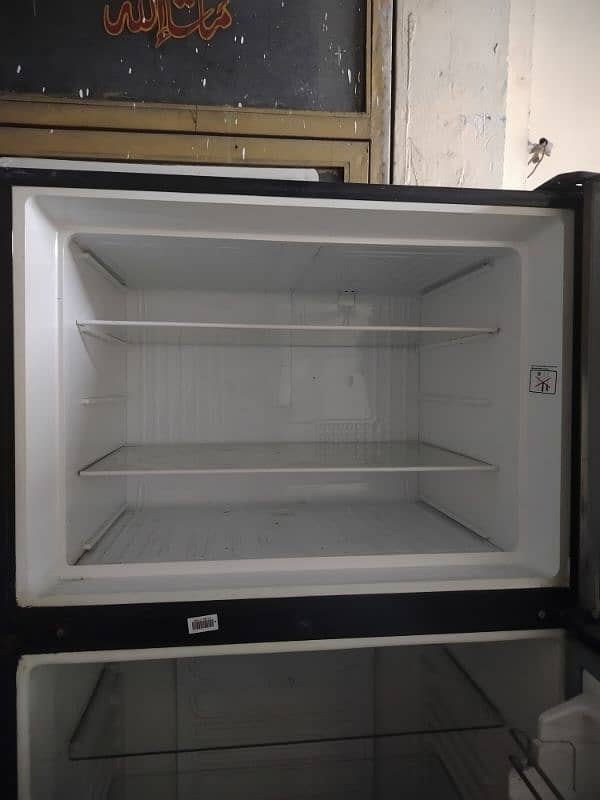 Dawlance fridge for sale in good condition 3