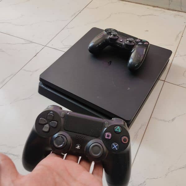 PS4 SLIM JUST LIKE BRAND NEW FOR SALE 0