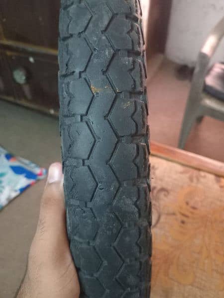 Cd70 back/rear 8 ply service tyre 1