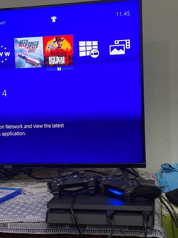 PS4 Slim 500Gb With Box And 2 Games 1