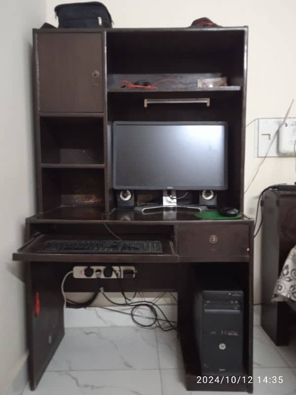 a very good quality wooden computer table for sale 0