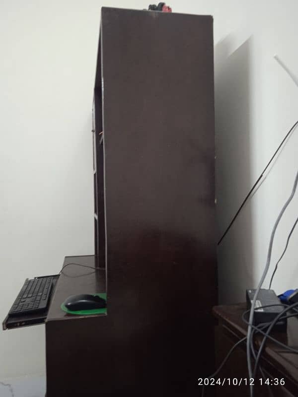 a very good quality wooden computer table for sale 1