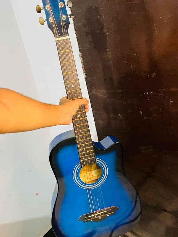 brand new acoustic guitar only 5 days use 4