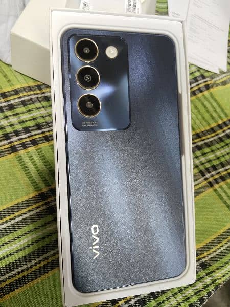 vivo y100 8+8 256 8month warranty full box 1